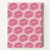 ホットピンクのニット唇と小さな白いハート ノートブック (裏面)