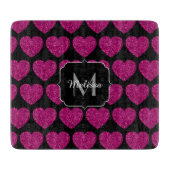ホットピンクのハートフェイクスパークルズパターンモノグラム カッティングボード (正面)