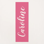 ホットピンクのミニマパーソナライズされたリストの書道  ヨガマット (正面)