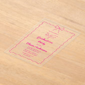 ホットピンクの手描きスクイグル ボウ 卒業パーティー アクリル招待状 (レイダウン)