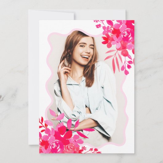 ホットピンクの波状フレームレッドピンクフローラ卒業 招待状 (裏面)