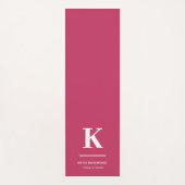 ホットピンクの活字モノグラム ヨガマット (正面)