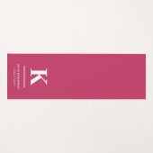 ホットピンクの活字モノグラム ヨガマット (正面(横))