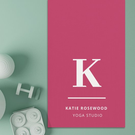 ホットピンクの活字モノグラム ヨガマット