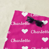 ホットピンクの繰り返し名前スクリプトハートビーチタオル ビーチタオル (インサイチュ)