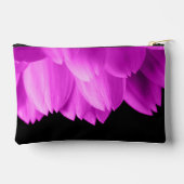 ホットピンクの花の花びらを黒に アクセサリーポーチ (裏面)