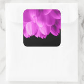 ホットピンクの花の花びらを黒に スクエアシール (バッグ)