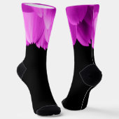 ホットピンクの花の花びらを黒に ソックス (傾斜あり)