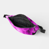 ホットピンクの花の花びらを黒に ファニーパック (見開き)