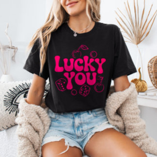 ホットピンクのY2Kチェリーとサイコロのトレンディラッキーユー Tシャツ