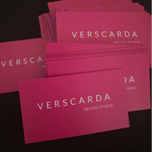 ホットピンクはっきりしたファッションデザインスタジオ美しい 名刺