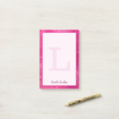 ホットピンクガーリーグラムダイヤモンドスパークルモノグラム名 ポストイット (デスク上)