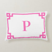 ホットピンクギリシャ鍵縁どモノグラム アクセントクッション (正面)