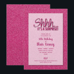 ホットピンクグリッターサプライズ誕生日 招待状<br><div class="desc">プリントされたホットピンクグリッターの背景にホットピンクのグリッターをシミュレートした「Shhh... It's A Surprise」で、ゲストはこれらの招待状を愛する！たくさんのグリッターカラーが用意！任意のサプライズパーティーに最適な、ちょうど文言を変更。(グリッターは印刷され、実際のグリッターは印刷されない)。 コレクション内のカラーを追加。</div>