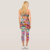 ホットピンクサイケデリックとライムグリーンガーデンフラワー カプリレギンス (裏面)