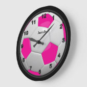 ホットピンクサッカーボールスタイル ラージ壁時計 (傾斜)