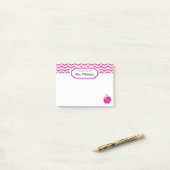 ホットピンクシェブロンアップルモノグラムの先生ノート ポストイット (デスク上)