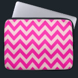 ホットピンクシェブロンジグザグパターン ラップトップスリーブ<br><div class="desc">ZigZagシェブロンパターン – ピンクとホットピンク。</div>