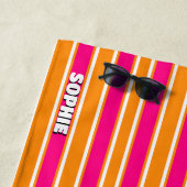 ホットピンクストライプ色名門私立校風のビーチタオル ビーチタオル (インサイチュ)