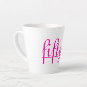 ホットピンクタイポグラフィ50誕生日50 & FABULOUS カフェラテマグ (左アングル)