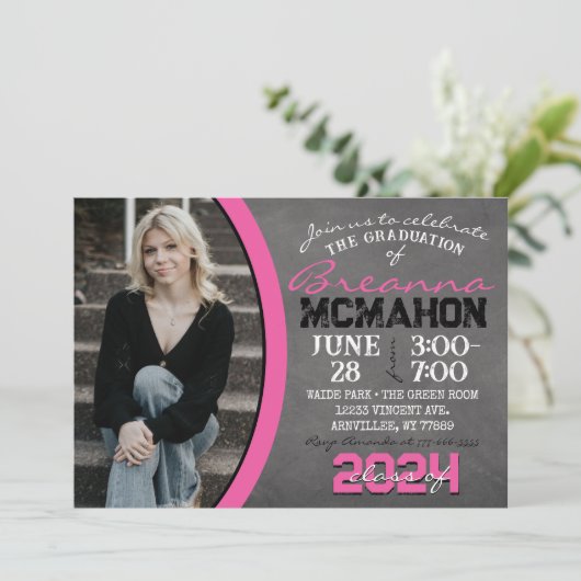 ホットピンクチョークボード卒業写真招待状 招待状 (スタンド正面)