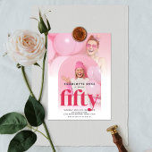 ホットピンクトレンディーシックアーチフォト50誕生日 招待状