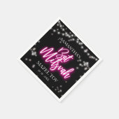 ホットピンクネオンをテーマにしたバルミツワー スタンダードカクテルナプキン (角)