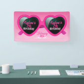ホットピンクハートサングラス誕生日 横断幕 (トレードショー)