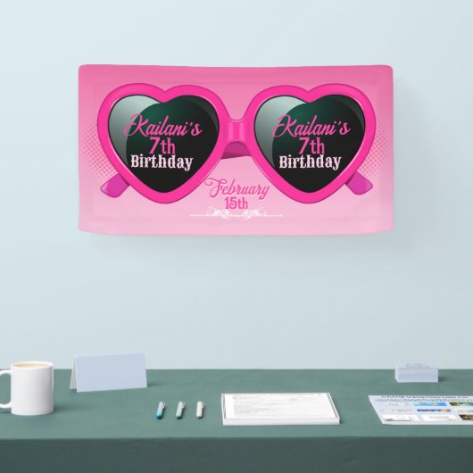 ホットピンクハートサングラス誕生日 横断幕 (トレードショー)