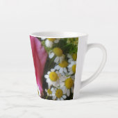 ホットピンクバラとホワイトデイジー写真 カフェラテマグ (右)