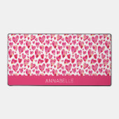 ホットピンクパーソナライズされたハート名 デスクマット (正面)