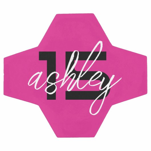 ホットピンクパーソナライズされたプレイヤーの名前と番号 サッカーボール (フラット)