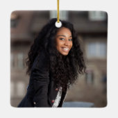 ホットピンクフェイクレザーモノグラム写真 セラミックオーナメント (裏面)