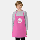 ホットピンクプロフェッショナルカスタムビジネスロゴキッズ エプロン (着用した状態)