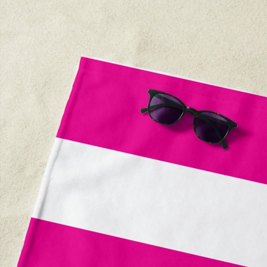 ホットピンクホワイトストライプ名前をカスタムする ビーチタオル (インサイチュ)