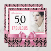 ホットピンクホワイトブラックダマスク50誕生日 招待状 (正面/裏面)