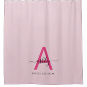 ホットピンクモダンスクリプガーリートのモノグラム名 シャワーカーテン (正面)
