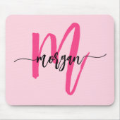 ホットピンクモダンスクリプガーリートのモノグラム名 マウスパッド (正面)