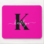 ホットピンクモダンブラックスクリプトモノグラム マウスパッド<br><div class="desc">このシンプルイニシャルはエレガント、トレンディーのスクリプトフォントで名を付けたホットピンクので、黒のキャップフォントで最初のにタイプされモダン、オフィスやデスクに最適である。それはスタイリッシュトレンディーだが非常にクラシックだ。</div>