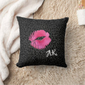 ホットピンクリプグロスキスブラックレオパードとモノグラム クッション (ブランケット)