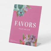 ホットピンクワイルドフラワーの結婚式の引き出物を一つ取って 台座サイン (正面)