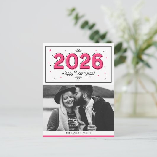 ホットピンク幾何タイポグラフィ写真新年おめでとう シーズンポストカード (スタンド正面)