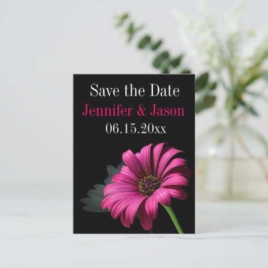 ホットピンク明るい赤紫色ガーベラデイジー日付カードの保存 案内ポストカード (スタンド正面)