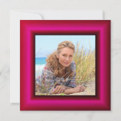 ホットピンク縁どフォトブラック任意の年の誕生日 招待状 (裏面)