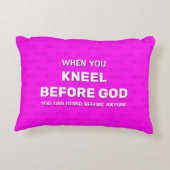 ホットピンク膝の前に神の祈りの言葉アクセント枕 アクセントクッション (裏面)