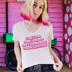 ホットピンク長期ガールフレンドカジュアルムービー引用文 Tシャツ