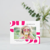 ホットピンク2025はっきりしたタイポグラフィ写真卒業 案内ポストカード (スタンド正面)