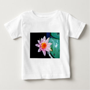 ホットピンク&オレンジの蓮の水百合花 ベビーTシャツ