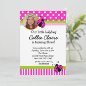 ホットピンク&グリーンラディバグ誕生日招待状 招待状 (スタンド正面)