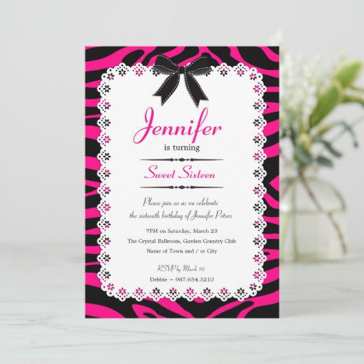 ホットピンク&ブラックゼブラストライプスウィート16付きレース 招待状 (スタンド正面)